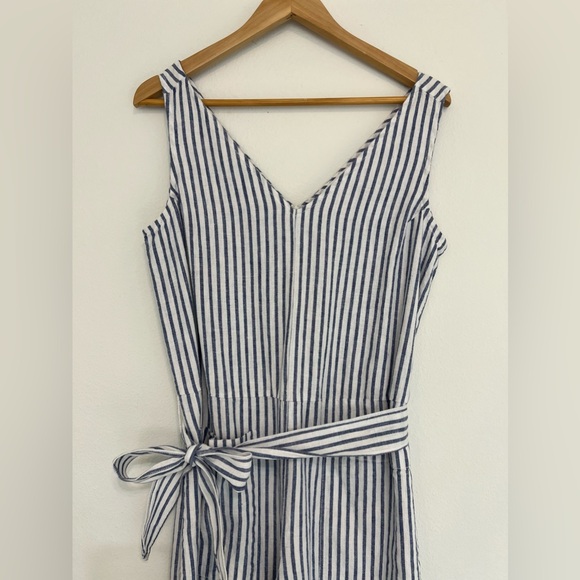 BeachLunchLounge Womens Lennon White Blue Linen-Blend Striped V-Neck Jumpsuit - Picture 3 of 13